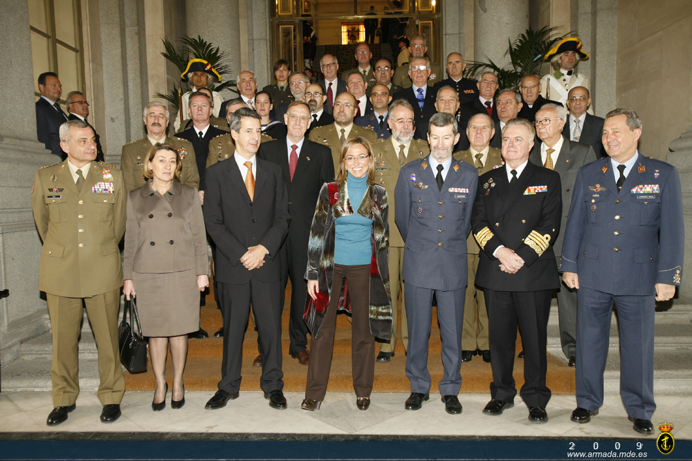 Autoridades civiles y militares asistentes al acto.(FOTO DECET)